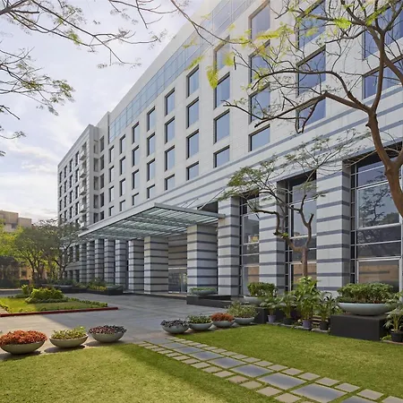 Grand Hyatt And Residences 5*