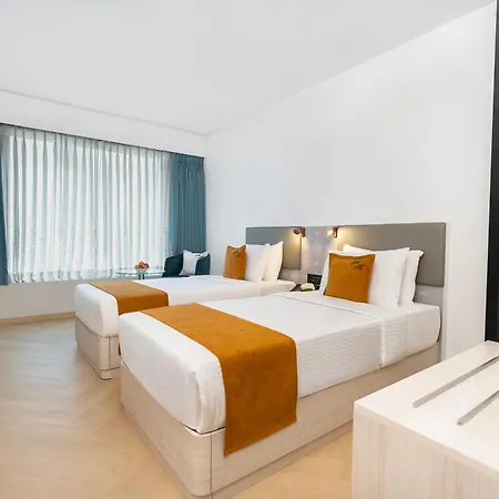 Kohinoor Continental, Airport