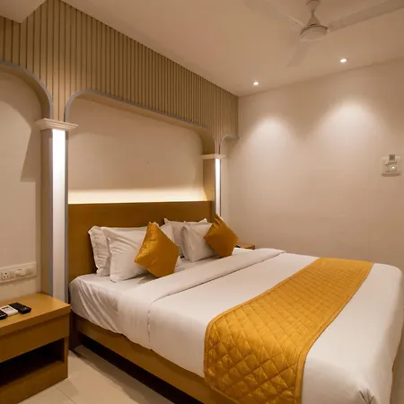 Malad Opposite Malad Railway Station Hotel 3*