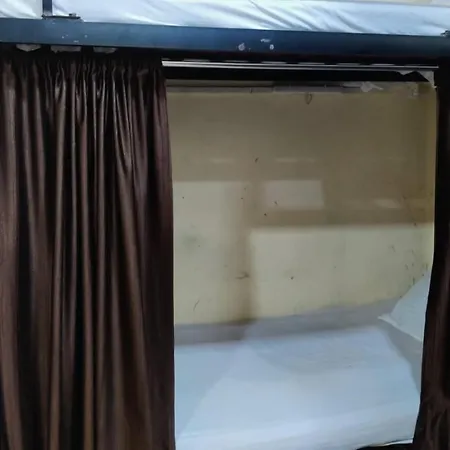 Super Ac Deluxe Hostel *