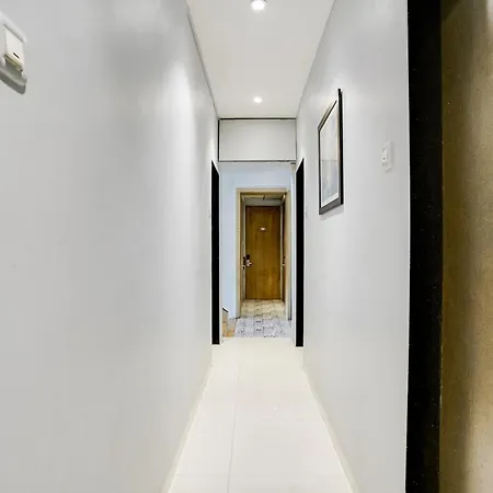 Hotel Collection O Andheri Near Airport Formerly We 4*