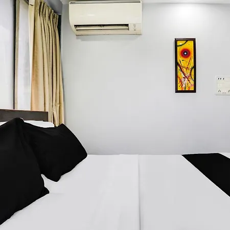 Collection O Andheri Near Airport Formerly We Hotel 4*