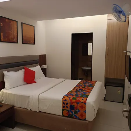 Shahi Corporate Hotel,near International Airport T-2 3* Mumbai