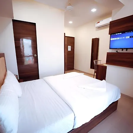 Retreats At Precious Pearl - Near International Airport ! Hotel 3*