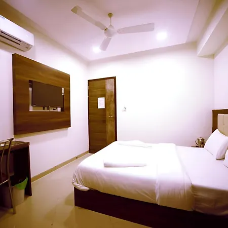 Retreats At Precious Pearl - Near International Airport ! Mumbai