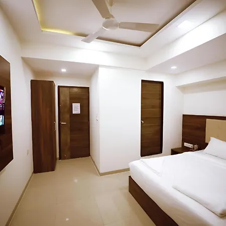 Retreats At Precious Pearl - Near International Airport ! Hotel