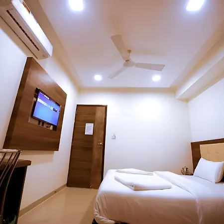 Retreats At Precious Pearl - Near International Airport ! Hotel 3*