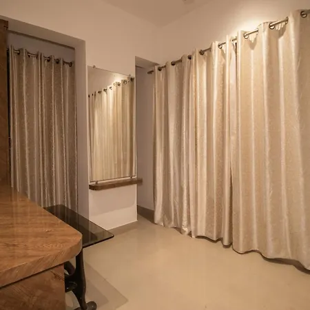 Hotel Crystal Palace Near Us Consulate Bandra Kurla Complex Mumbai Near Mumbai Airport Mumbai Mumbai