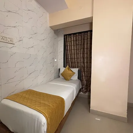 Hotel Crystal Palace Near Us Consulate Bandra Kurla Complex Mumbai Near Mumbai Airport Mumbai 3*