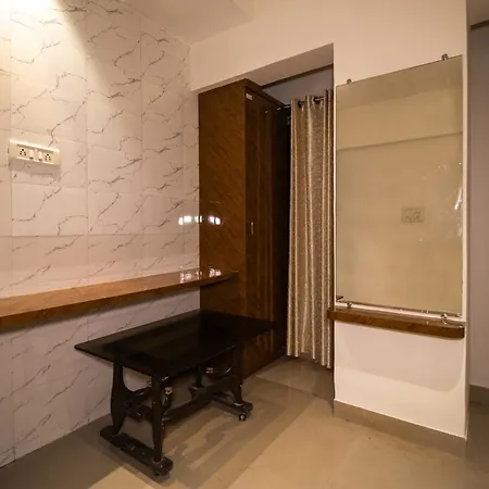 Hotel Crystal Palace Near Us Consulate Bandra Kurla Complex Mumbai Near Mumbai Airport Mumbai 3*