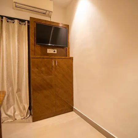 Hotel Crystal Palace Near Us Consulate Bandra Kurla Complex Mumbai Near Mumbai Airport Mumbai 3*
