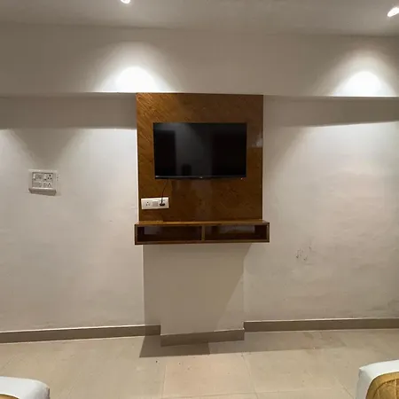 Hotel Crystal Palace Near Us Consulate Bandra Kurla Complex Mumbai Near Mumbai Airport Mumbai 3*