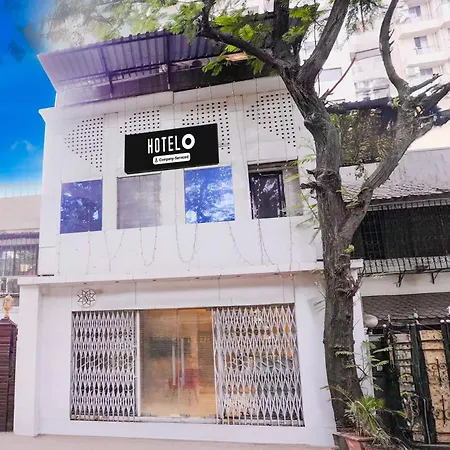 O Versova Metro Station Hotel 3*