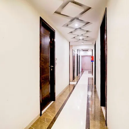 Collection O Chhatrapati Shivaji Maharaj Metro Station Hotel