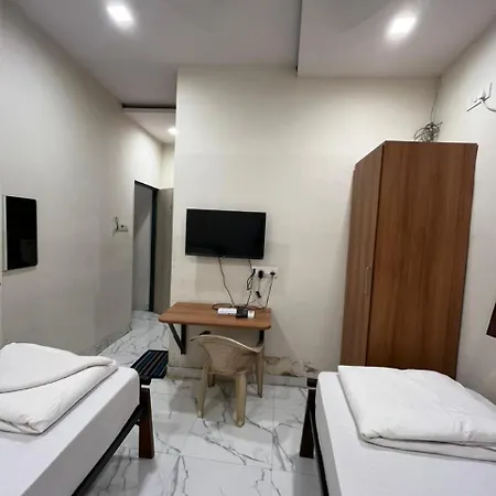 Red House - Powai Groups Hostel *