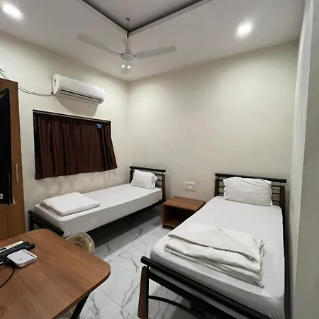 Hostel Red House - Powai Groups
