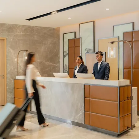 Hotel Hilton Garden International Airport