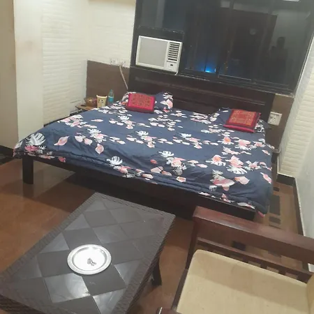 Kuber Crown Homestay *