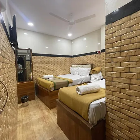 Angels Inn-sahar Road Guest house *
