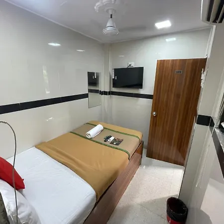 Angels Inn-sahar Road Guest house