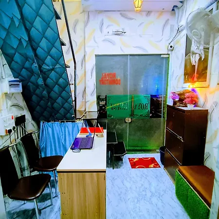 Hostel Royal And In Asalpha