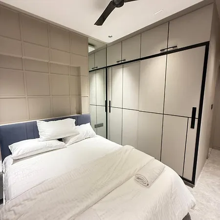 Private Ensuite In Modern Homestay *