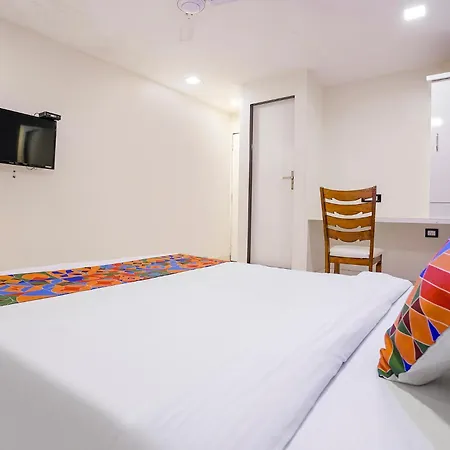 Hotel Fabhotel Golden Star