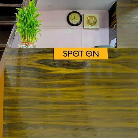 Hotel O Gulzar Masjid Bunder Railway Station Hotel 3*