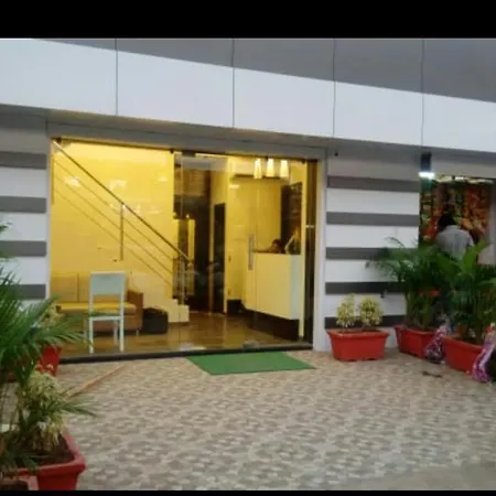 Hotel Avone Near T2 International Airport