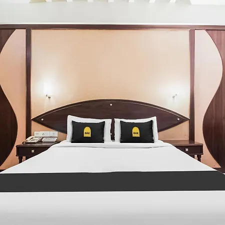 Townhouse Oak Shubhangan Near Juhu Hotel