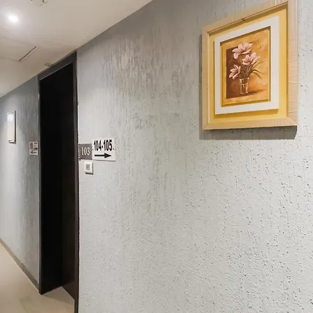 Hotel Townhouse Oak Shubhangan Near Juhu 4*