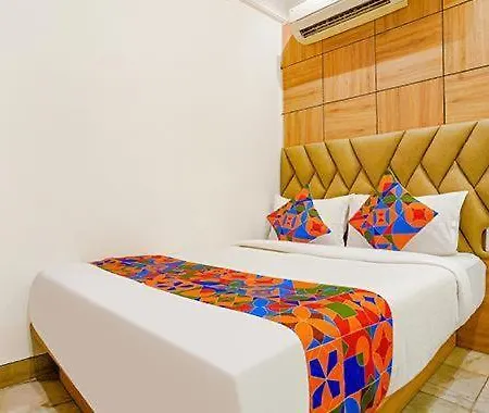 Hotel New Deepak 3*