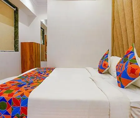 New Deepak Hotel