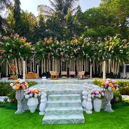 Hotel Club Emerald Mumbai