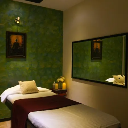 Hotel Club Emerald Mumbai