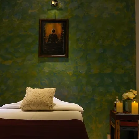 Club Emerald 3*