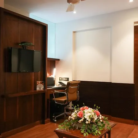 Hotel Club Emerald 3*