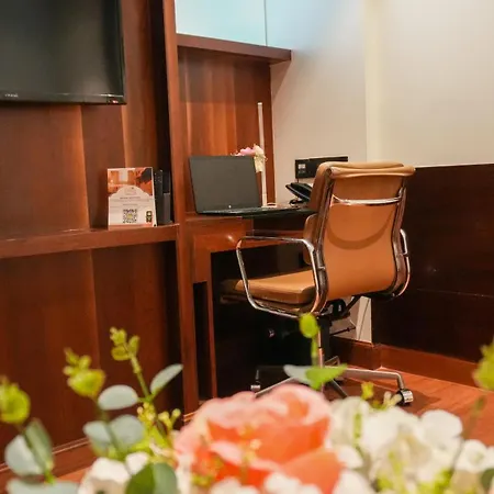 Hotel Club Emerald Mumbai