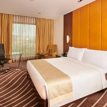 International Airport By Ihg 5*