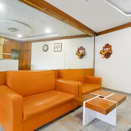 Fabhotel Ratna Mahal 3*