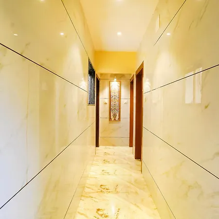 Fabhotel Ratna Mahal Hotel