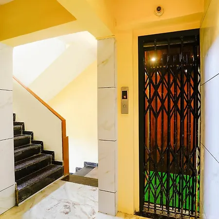 Fabhotel Ratna Mahal 3*