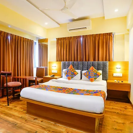 Fabhotel Ratna Mahal 3*
