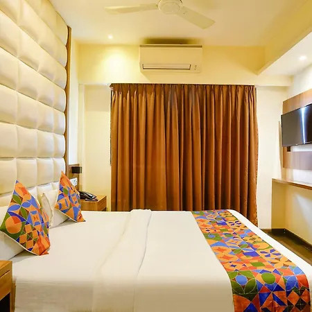 Hotel Fabhotel Ratna Mahal