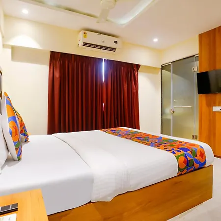 Fabhotel Ratna Mahal 3*
