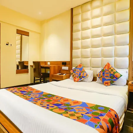 Fabhotel Ratna Mahal 3*
