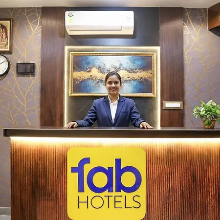 Hotel Fabhotel Gateway 2*