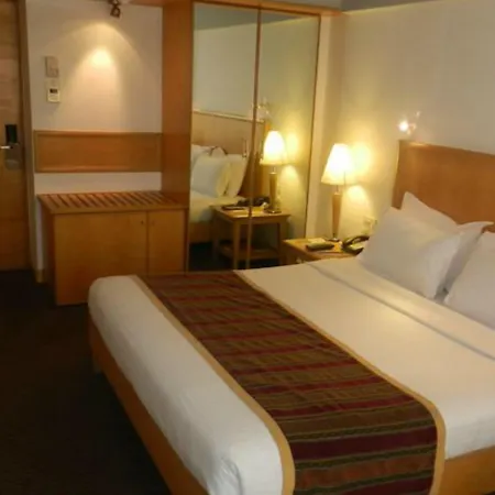 Fariyas , Colaba 4*