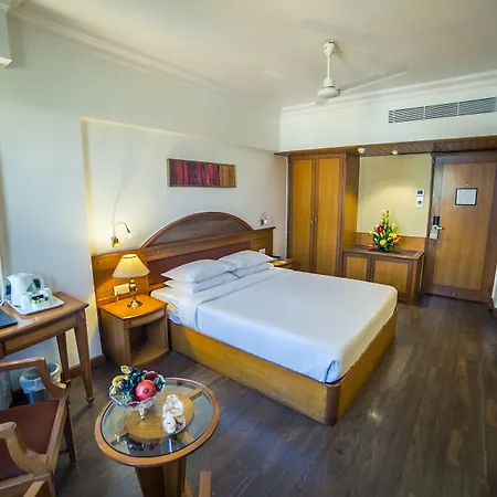 Fariyas , Colaba 4*