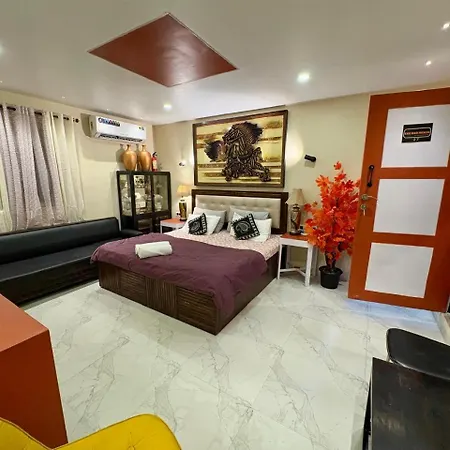 - 27, One Bedroom Apt- Bandra West Apartment *